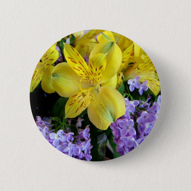 Badge Rond 5 Cm Jaune et Fleurs Lilac Violettes (Devant)