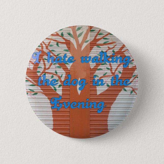 Badge Rond 5 Cm Je déteste marcher le chien le soir. (Devant)