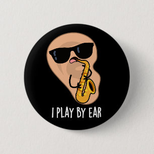 Badge Rond 5 Cm Je Joue Par Ear Funny Saxophone Pun Dark BG