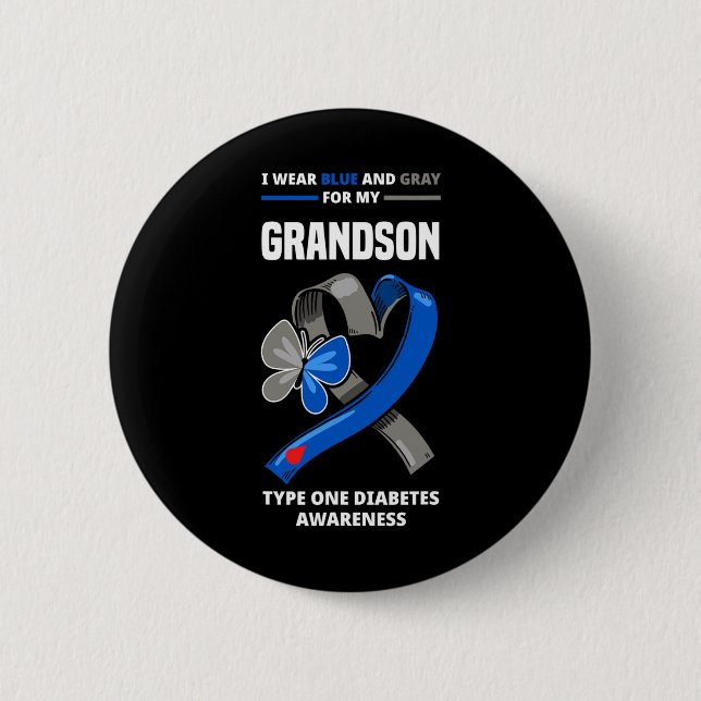 Badge Rond 5 Cm Je Porte Du Bleu Et Du Gris Pour Mon Petit-Fils Ty (Devant)