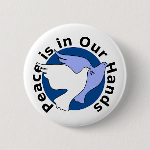 BADGE ROND 5 CM LA PAIX EST ENTRE NOS MAINS