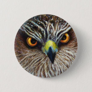 Badge Rond 5 Cm Le faucon observe le bouton