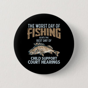 Badge Rond 5 Cm Le Pire Jour De La Pêche Est Celui De La Cour De S