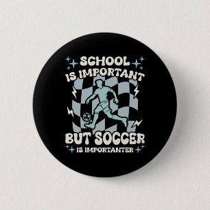 Badge Rond 5 Cm L'école est importante Le football est encore plus