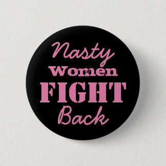 Badge Rond 5 Cm Les femmes méchantes battent en retraite