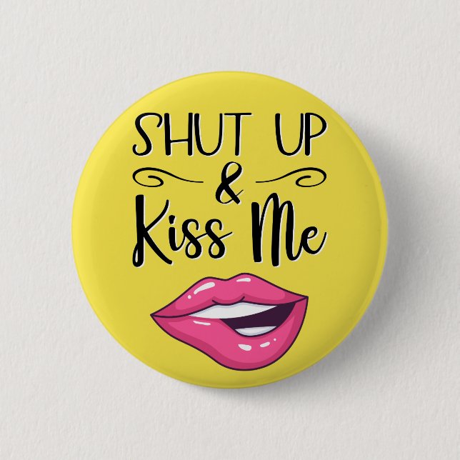 Badge Rond 5 Cm Lèvres de dessin rose Tais-toi et embrasse-moi jau (Devant)