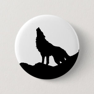 Badge Rond 5 Cm Loup solitaire debout sur une colline