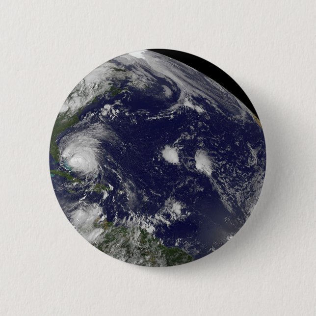 Badge Rond 5 Cm L'Ouragan Irene Traverse Les Bahamas. (Devant)