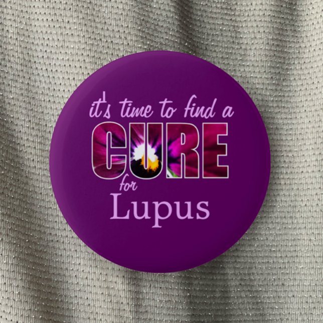 Badge Rond 5 Cm Lupus Sensibilisation Cure / Lilac Purple Personna (Purple Lupus awareness button. Unique pansy violet cure for Lupus.  Customizable support pin button.)