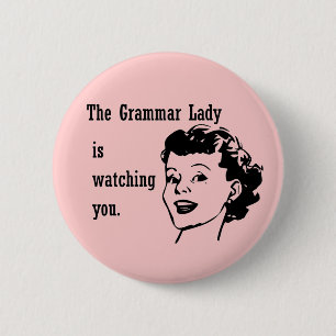 Badge Rond 5 Cm Madame Watching Buttons de grammaire