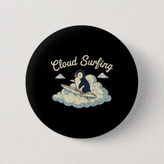 Badge Rond 5 Cm Manchot surfant les nuages - Amusement fantaisiste