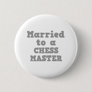 BADGE ROND 5 CM MARIÉE À UN MAÎTRE D'ÉCHECS