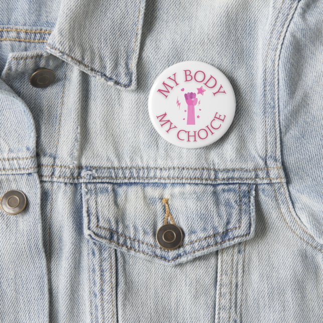 Badge Rond 5 Cm Mon corps Mon choix rose poing féministe (En situation)