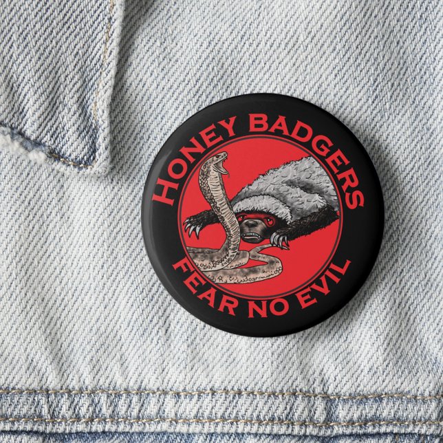 Badge Rond 5 Cm Ne craignez pas le mal Badass Honey Badger Nasty A (Honey badger verses cobra snake quote honey badgers fear no evil black and red lapel pin )