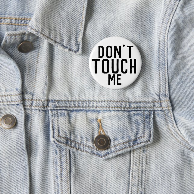 Badge Rond 5 Cm Ne me touchez pas bouton (En situation)