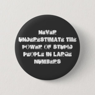 Badge Rond 5 Cm Ne sous-estimez jamais