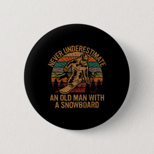 Badge Rond 5 Cm Ne Sous-Estimez Jamais Un Vieux Homme Avec Un Sn À