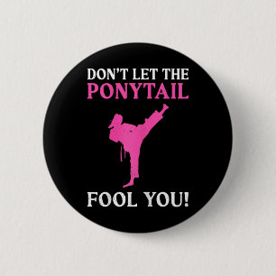 Badge Rond 5 Cm Ne vous laissez pas tromper par la queue de cheval