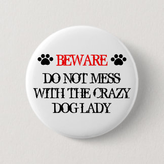Badge Rond 5 Cm Ne vous mêlez pas de la dame du chien fou