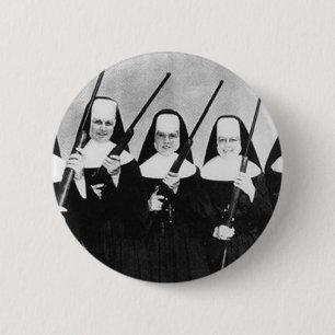 Badge Rond 5 Cm Nonnes avec des armes à feu