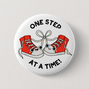 Badge Rond 5 Cm One Step At A Time Funny Sneaker Pun 
