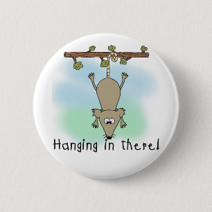 Badge Rond 5 Cm Opossum accrochant dedans là