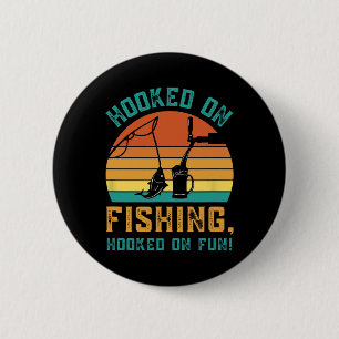 Badge Rond 5 Cm Pêche Amusante Accrochée À La Pêche