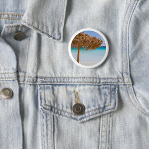 Badge Rond 5 Cm Plage tropicale panoramique avec parasol en paille
