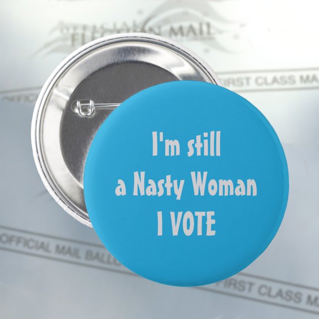 Badge Rond 5 Cm Politically I'm Still a Nasty Woman I Vote (Créateur téléchargé)