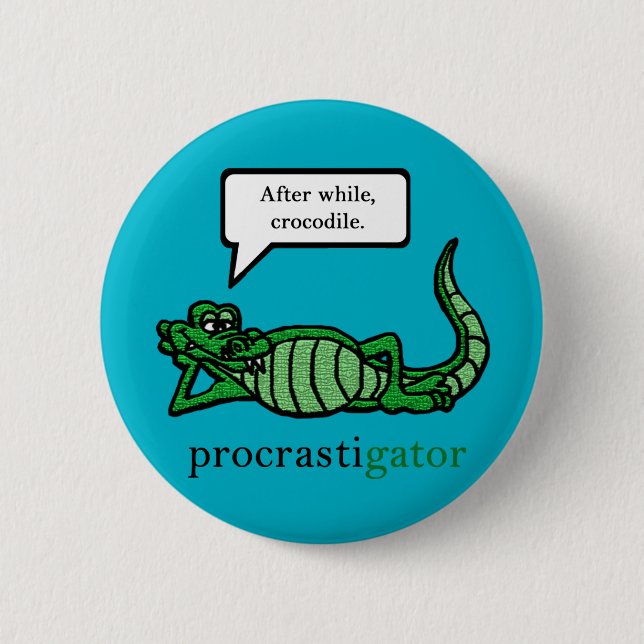 Badge Rond 5 Cm Procrastigator (ensuite tandis que, crocodile) (Devant)