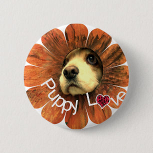 Badge Rond 5 Cm Puppy Love Peeking d'une fleur