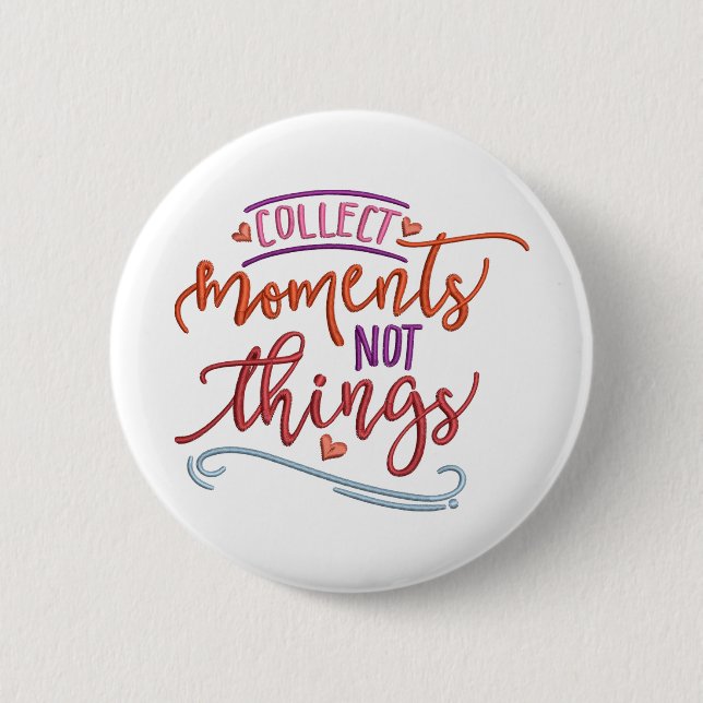 BADGE ROND 5 CM RECUEILLIR DES MOMENTS PAS DES CHOSES (Devant)