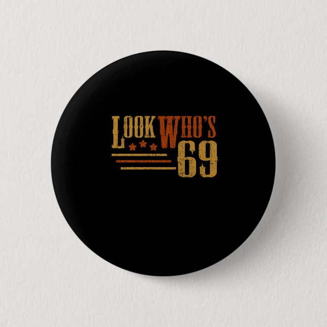 Badge Rond 5 Cm Regardez Qui 69 Ans Funny 69e Anniversaire Cadeau (Devant)