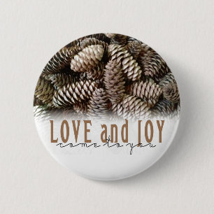 Badge Rond 5 Cm Rustic Holiday Love and Joy Pine Cone
