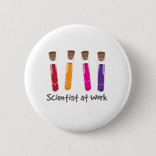 Badge Rond 5 Cm Scientifique au travail