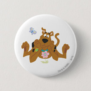Badge Rond 5 Cm Scooby-Doo Admiring Flower
