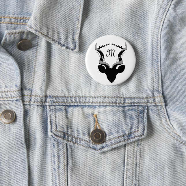 Badge Rond 5 Cm Silhouette Antelope foncé avec Monogramme Customis (En situation)