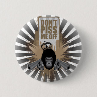 Badge Rond 5 Cm Singe fâché avec l'arme à feu