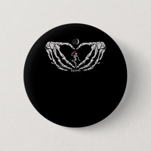 Badge Rond 5 Cm Skeleton Femme Avec Rouge Dans Le Coeur Fait De Ma