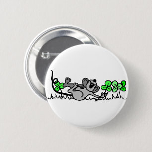 Badge Rond 5 Cm Souris Jouant En Shamrock