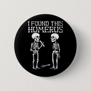 Badge Rond 5 Cm Squelette d'Halloween Humérus Trouvé Costume Drôle