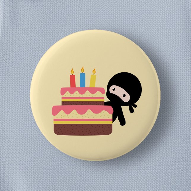 Badge Rond 5 Cm Tiny Ninja Derrière le gâteau d'anniversaire Jaune (Créateur téléchargé)