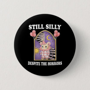 Badge Rond 5 Cm Toujours Silencieux Malgré Les Horreurs