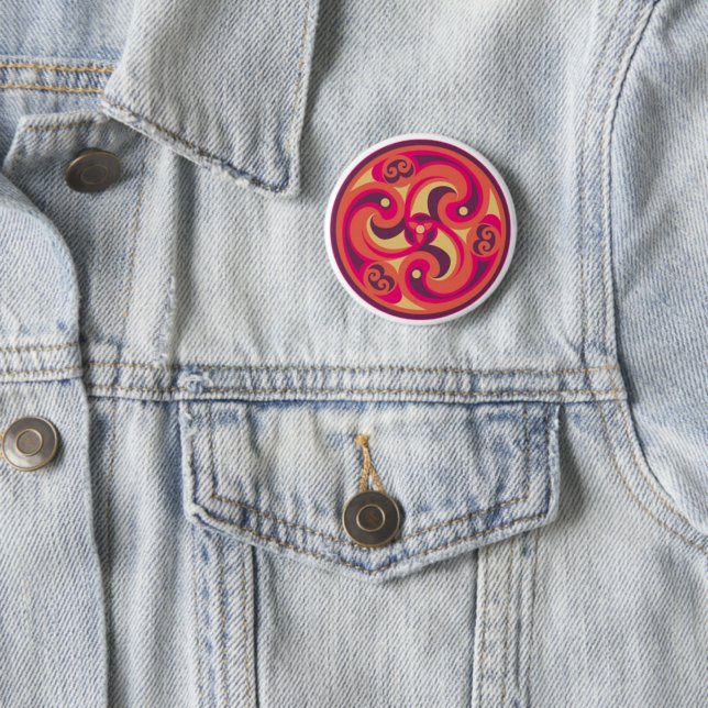 Badge Rond 5 Cm Triskelion Amulet Protection No Evil (En situation)