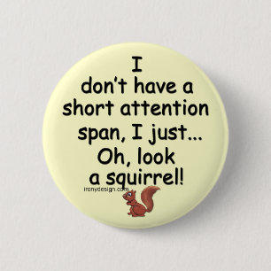 Badge Rond 5 Cm Un Écureuil À Courte Attention Dit :