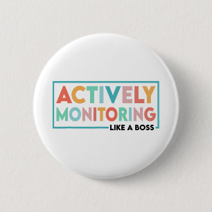 Badge Rond 5 Cm Un Enseignant Du Jour De L'Essai Surveille Activem