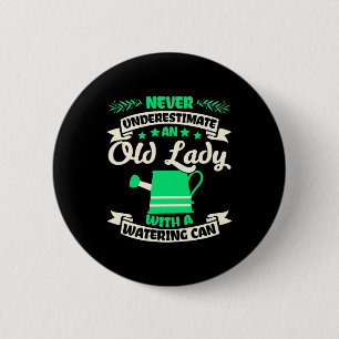 Badge Rond 5 Cm Un Jardin Vieux Avec Poubelle D'Eau