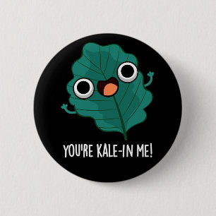 Badge Rond 5 Cm Vous êtes Kale-in Me Drôle Veggie Kale Pun Dark BG