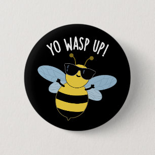Badge Rond 5 Cm Yo Wasp Up Funny Bug Puns Dark BG