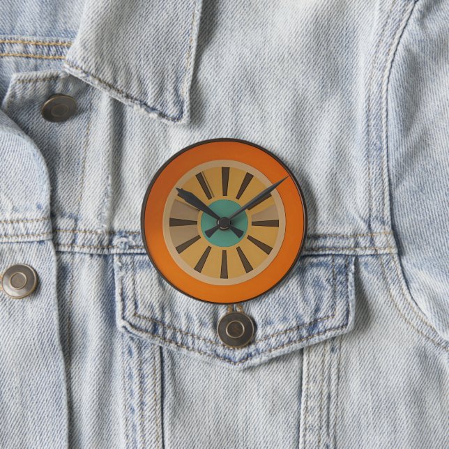 Badge Rond 7,6 Cm Atomic Futuristic Orange Slice Clock Image (En situation)